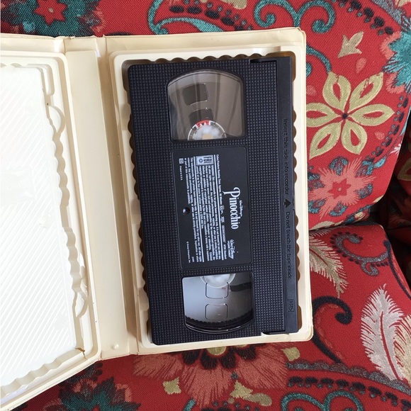 Pinocchio Gold Collection VHS - Picture 2 of 2